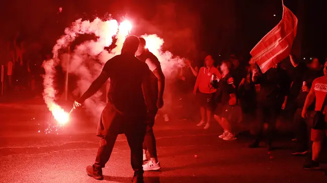 Πανηγυρισμοί για την πρόκριση του Ολυμπιακού στον τελικό του Conference League