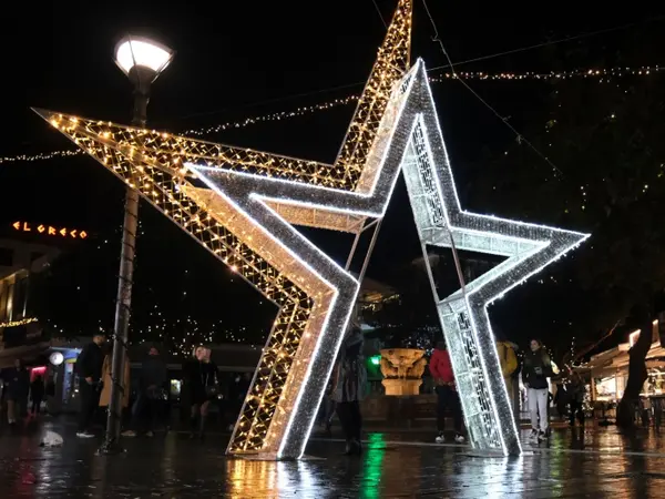 Χριστουγεννιάτικος στολισμός στο Ηράκλειο της Κρήτης