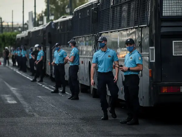 Αστυνομικοί στην πρεσβεία του Ισραήλ