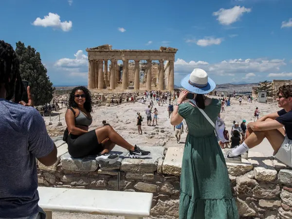 Τουρίστες στην Ακρόπολη