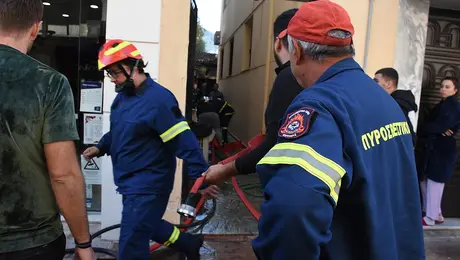 Δυνάμεις της Πυροσβεστικής μετά από φωτιά