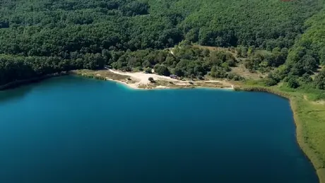 Η παραλία πάνω από το επίπεδο της θάλασσας